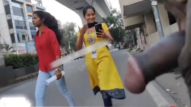 Guy Flash Cock Infront – Of College Girls Leak Video