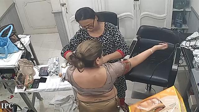Rich Bhabhi Nude Changing Parlour Secret CCTV Video
