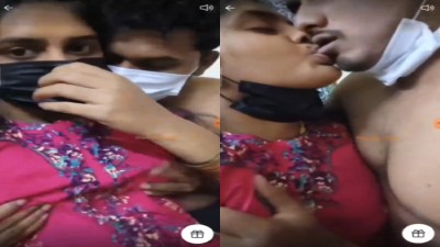 Couple Kissing – And Massaging Mulai Video